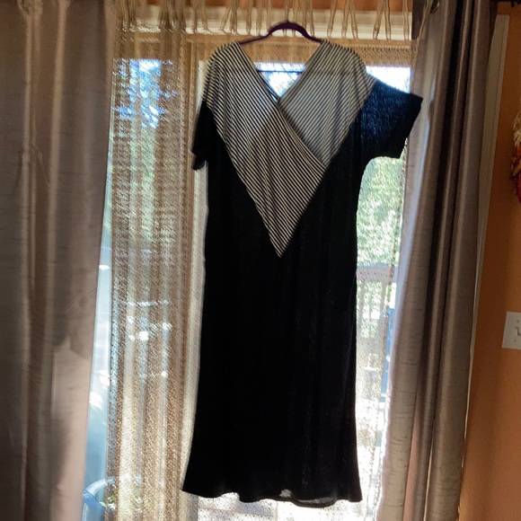 Black and white stripe maxi dress - Picture 2 of 4